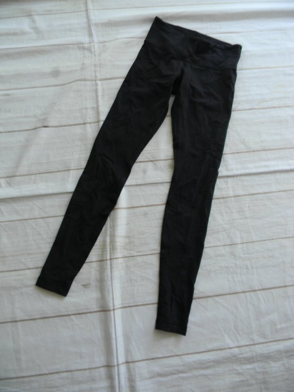 LULULEMON BLACK PULL ON LEGGINGS SZ 6 26"WAIST, 31"INSEAM